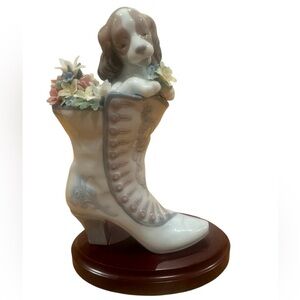 LLADRO A Well Heeled Puppy